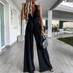 LEE | Elegant sleeveless jumpsuit with plunging V-neckline and wide legs